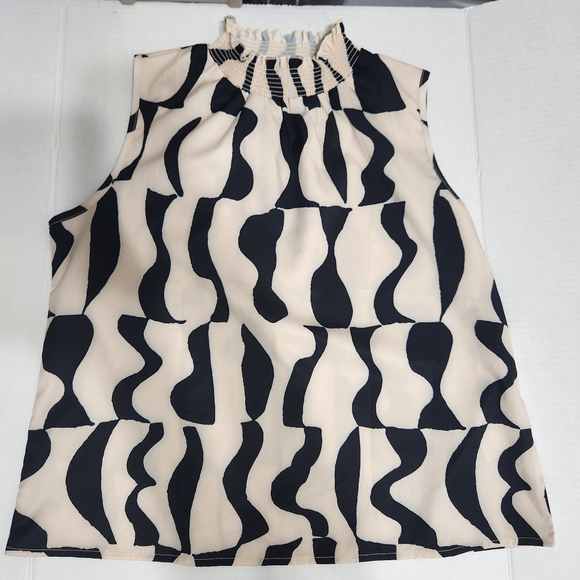 Chic Summer Elegance: Shirred High-Neck Striped Tank Top - Picture 7 of 7